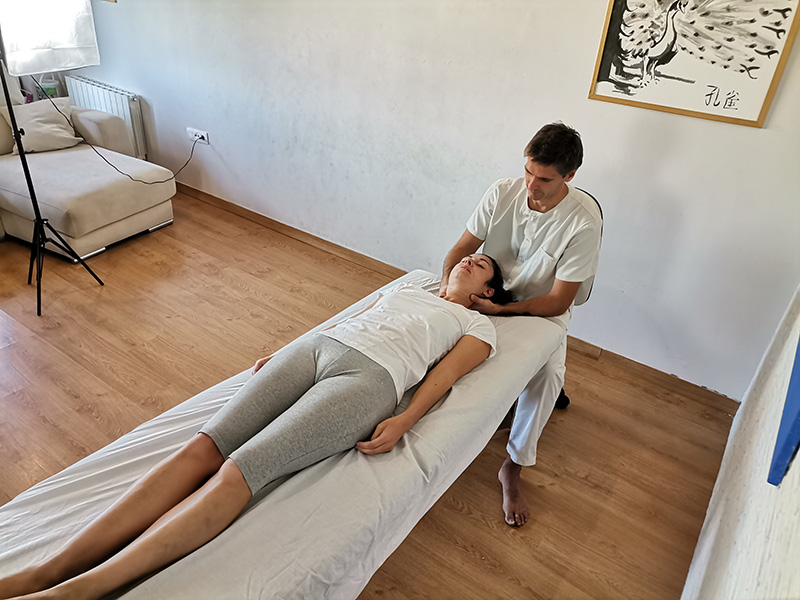 tratamiento-osteopatia-dolor-cervical